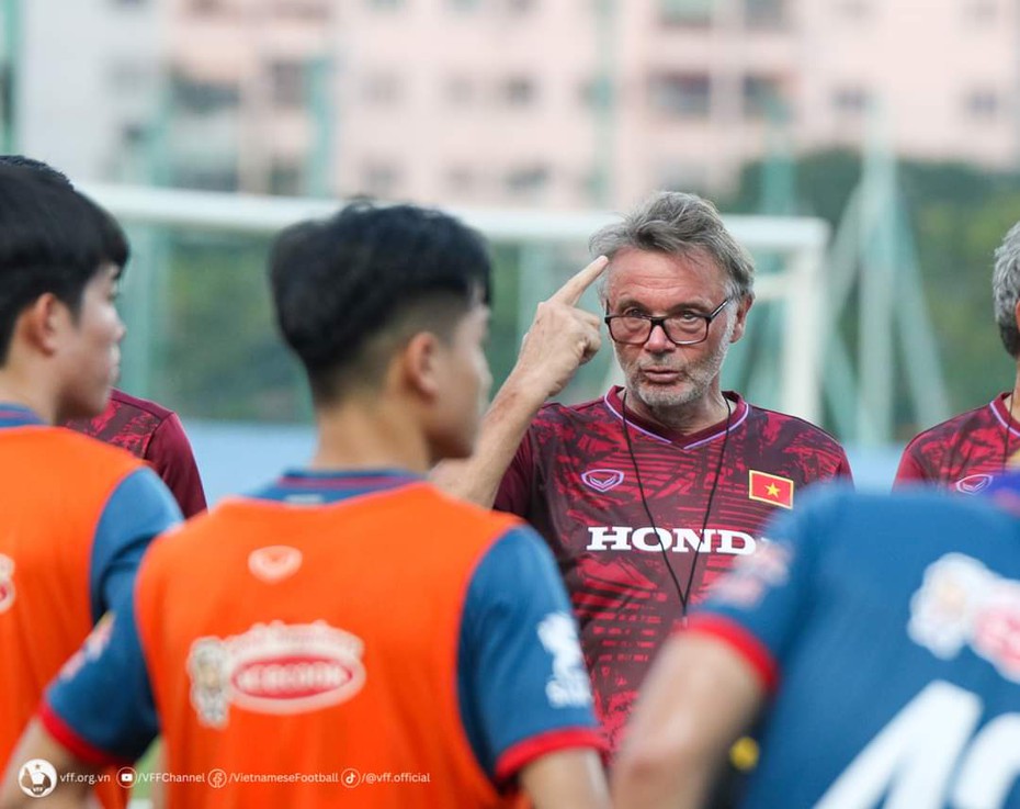 HLV Troussier: "Về lý thuyết U23 Việt Nam mạnh nhất, nhưng..."
