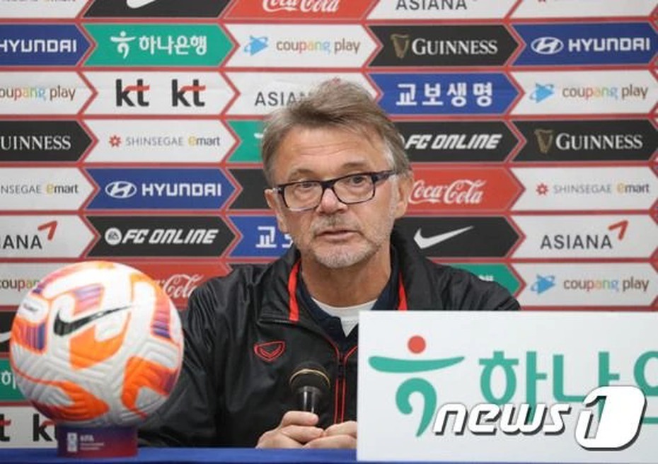 HLV Troussier: "Tôi không quan trọng thắng-thua trận gặp Hàn Quốc"