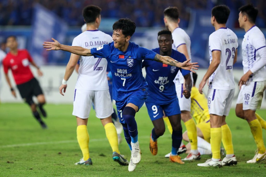 Bị đuổi 2 người, Hà Nội FC thua 3 trận liên tiếp ở AFC Champions League