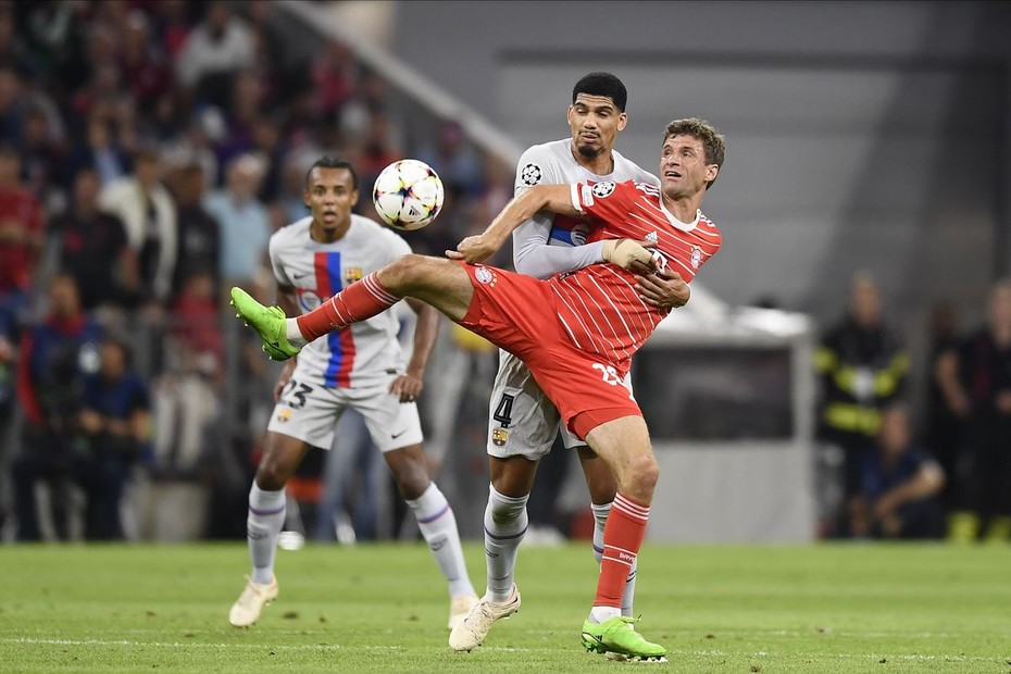 Bayern hỏi mua trung vệ Barca với giá cao nhưng bị từ chối