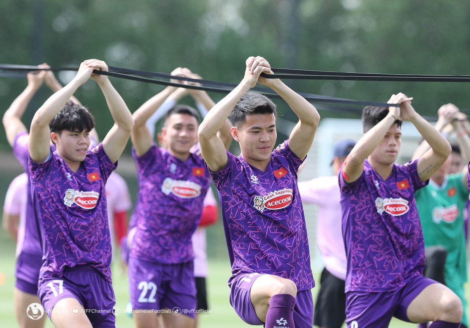 U23 Việt Nam 'đội nắng' tập luyện, quyết tâm chuẩn bị cho VCK U23 châu Á