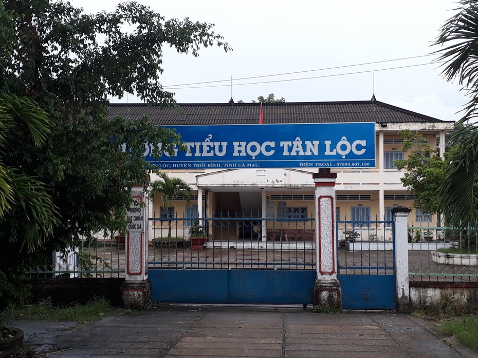 Cà Mau: 12 Hiệu phó bị miễn nhiệm vì... “vượt số lượng quy định”