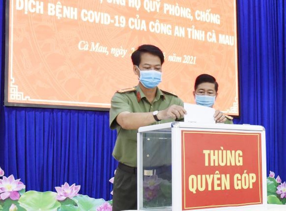 Công an Cà Mau quyên góp gần 640 triệu cho quỹ phòng chống Covid-19