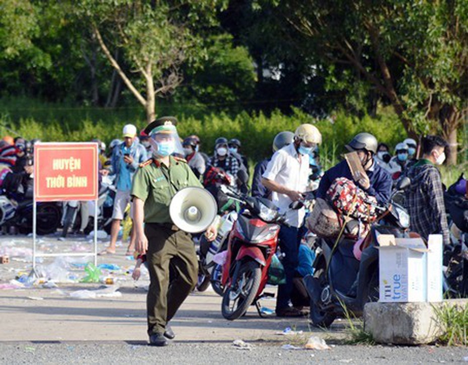 Cà Mau: Người dân tự phát về quê phải cách ly tại nhà 28 ngày