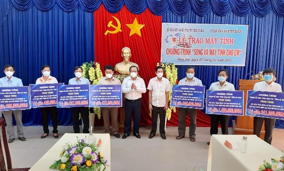 Cà Mau: Hơn 3.000 máy tính tặng cho học sinh có hoàn cảnh khó khăn