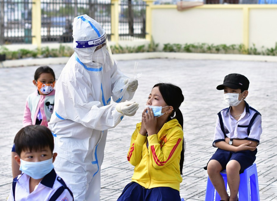 Cà Mau: Hỗ trợ test nhanh Covid-19 miễn phí cho học sinh khó khăn