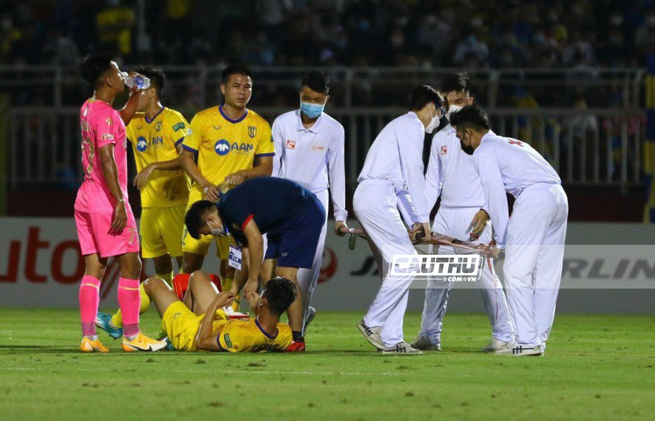 Sau Dũng 'bộ đội', Phan Văn Đức là người rời đội tuyển vì chấn thương