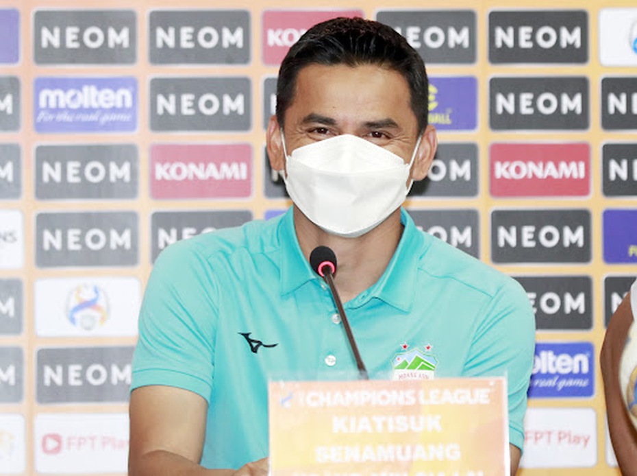 HLV Kiatisak: “Chúng tôi sẽ cố gắng giành điểm trước Jeonbuk”