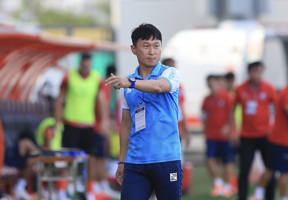 HLV Hà Nội FC: "Tôi không muốn trả lời câu hỏi về Quang Hải nữa"