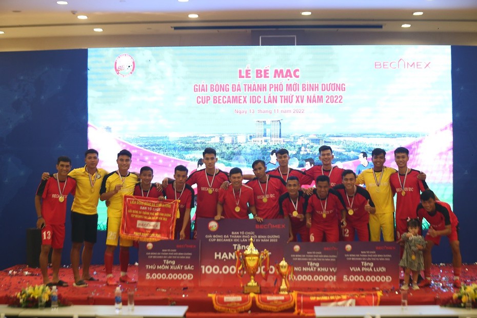 Bamboo FC lên vô địch giải bóng đá Becamex IDC 2022