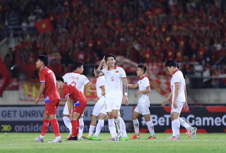 ĐT Việt Nam 6-0 Lào: Ơn giời, Hậu đây rồi!