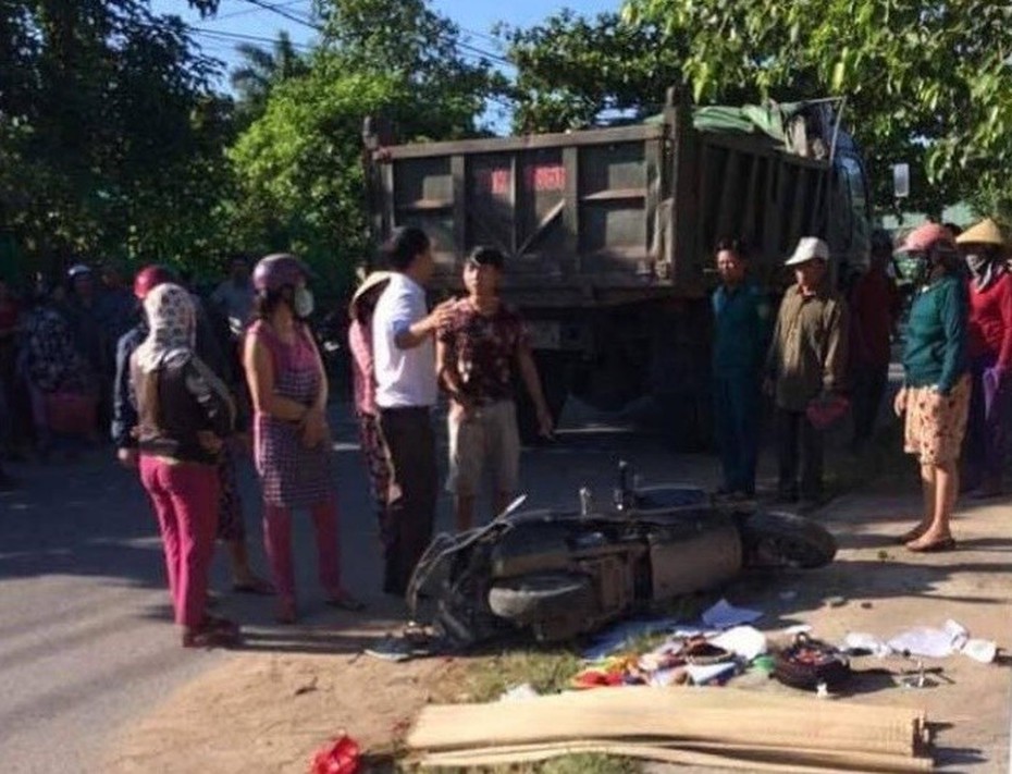 Va chạm với xe ben, người mẹ tử vong thương tâm bỏ lại hai con thơ