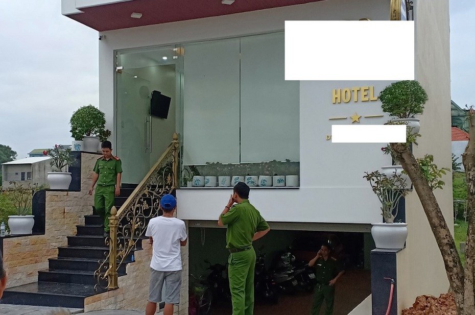 Công an điều tra vụ một cô gái nhảy từ tầng 4 khách sạn xuống đất