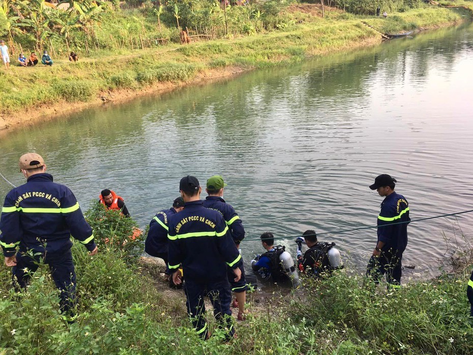 Tìm thi thể 2 học sinh lớp 8 đuối nước thương tâm ở Quảng Trị