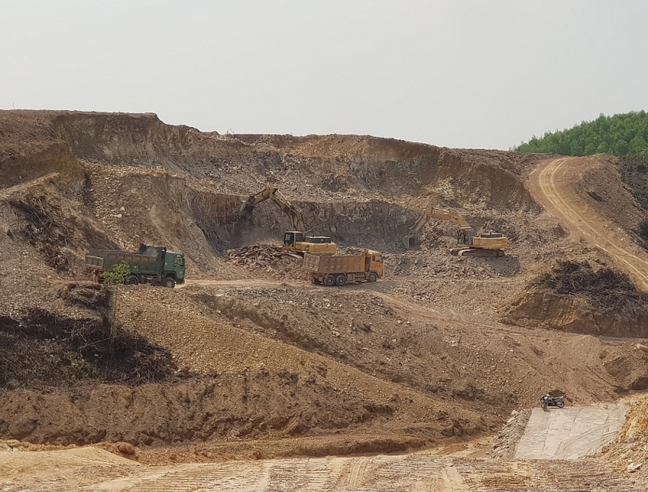 Doanh nghiệp khổ sở vì… đấu giá trúng bãi đất thải cao tốc ở Thừa Thiên-Huế