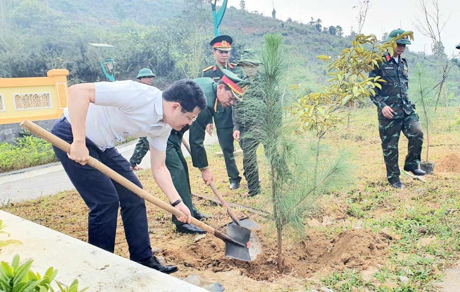 Kỳ vọng về một rừng cây toả mát ở khu tưởng niệm 13 liệt sĩ Rào Trăng