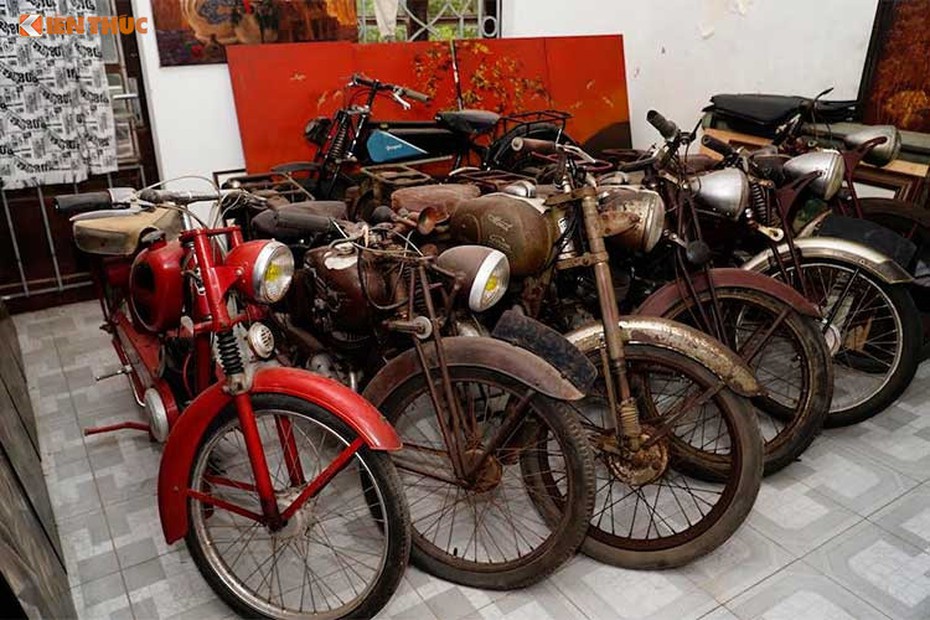Kho báu xe máy cổ thời Pháp giữa lòng Hà Nội