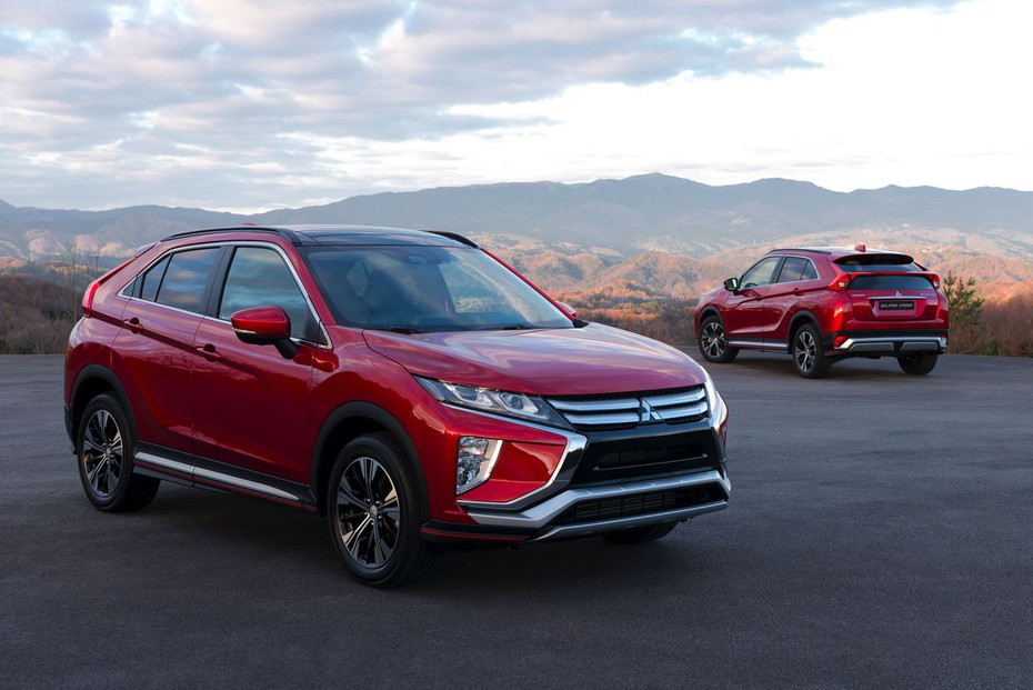 Mitsubishi Eclipse Cross giá từ 656 triệu đồng, tuyên chiến với Toyota CH-R