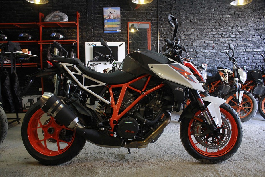 KTM 1290 Super Duke R 2017 có xứng với giá tiền 638 triệu đồng?