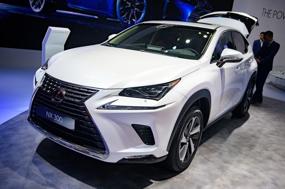 Lexus NX 300 2018 chốt giá bán 2,43 tỷ đồng, thách thức Audi Q5