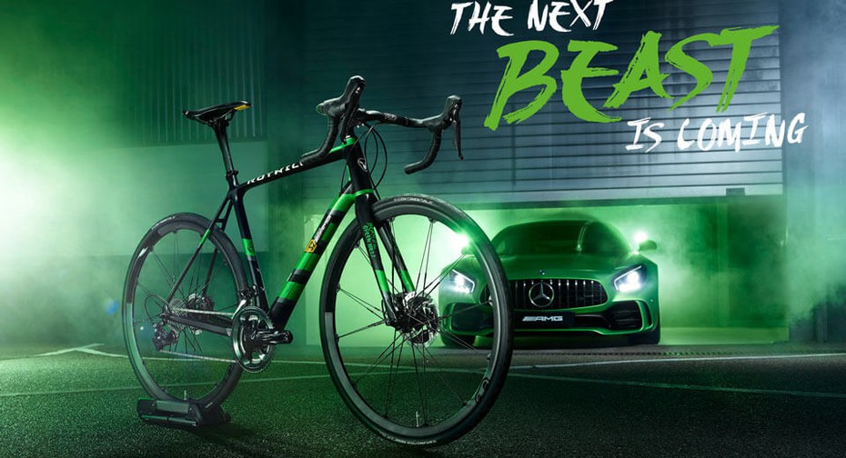 Mercedes-Benz giới thiệu xe đạp "quái thú xanh" Rotwild R.S2