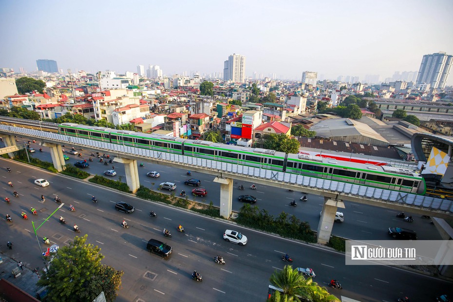 Gần 26.000 khách đi tàu điện Cát Linh - Hà Đông trong ngày đầu mở cửa