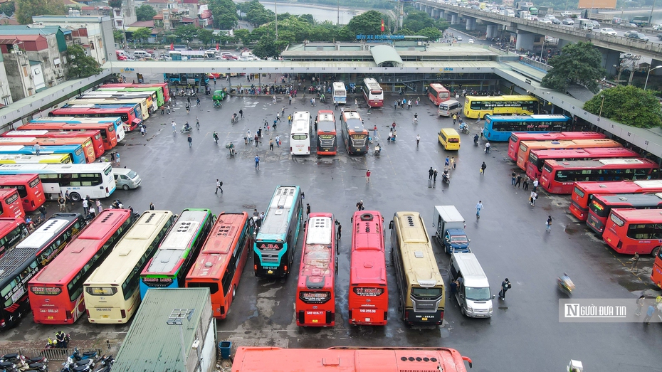 Giảm giá xăng dầu: Doanh nghiệp vận tải "dễ thở" nhưng chưa hết lo