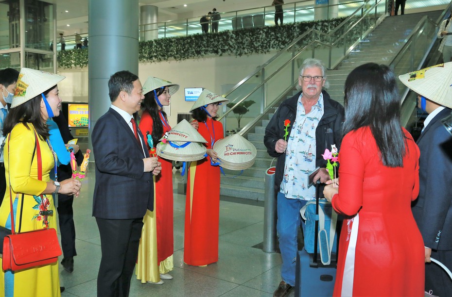 Hàng không đón những lượt khách đầu tiên của năm mới 2023