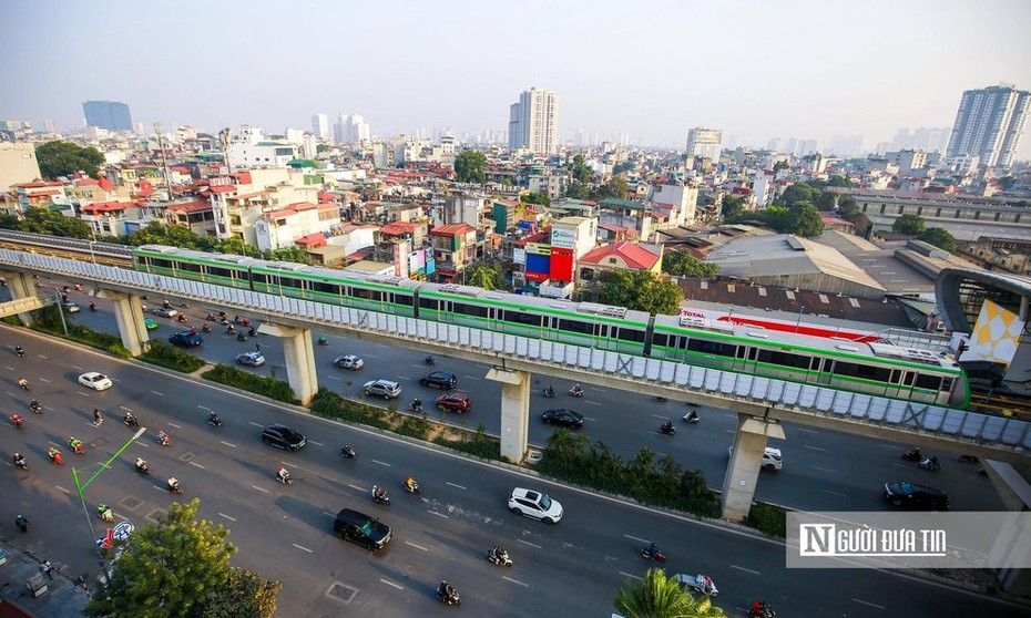 Tàu Cát Linh - Hà Đông gặp sự cố, dừng đột ngột giữa đường