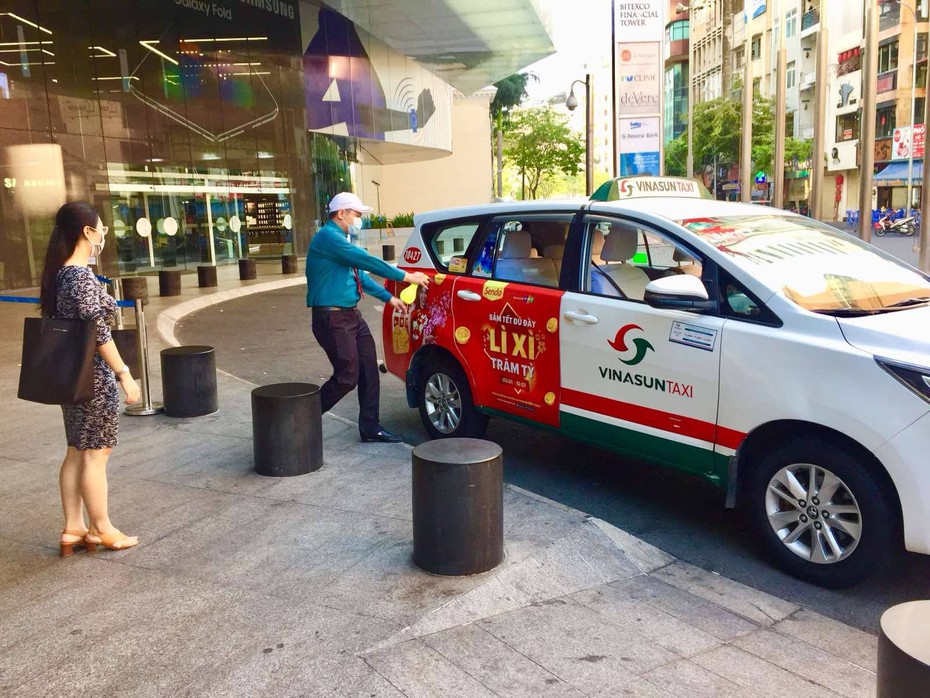 Năm 2023, Vinasun thu lãi 24 tỷ đồng nhờ quảng cáo trên thân xe taxi