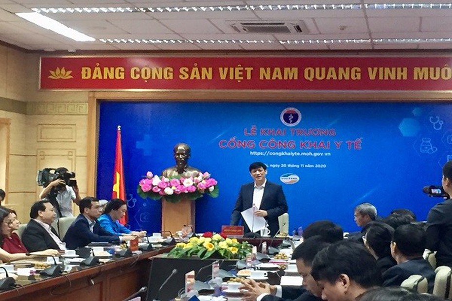 "Hết cửa" mua bán lòng vòng, thổi giá thiết bị y tế