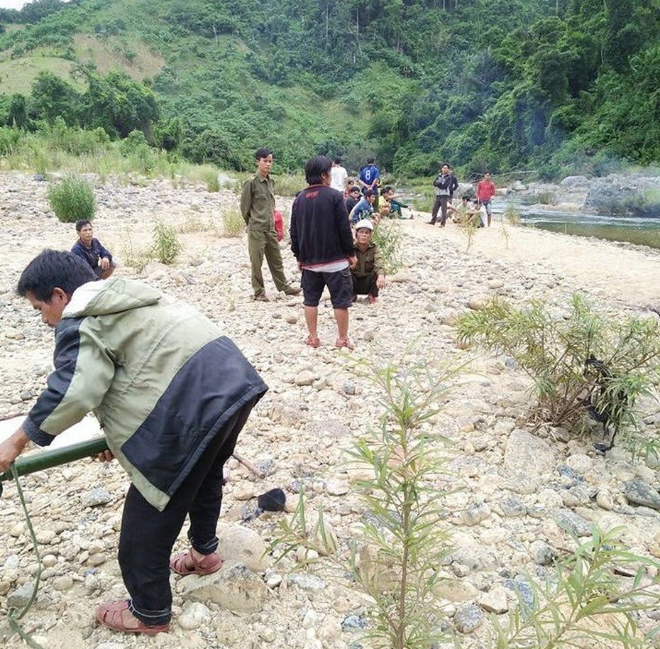 Lật ghe lúc đi bắt cá, nam thanh niên đuối nước thương tâm