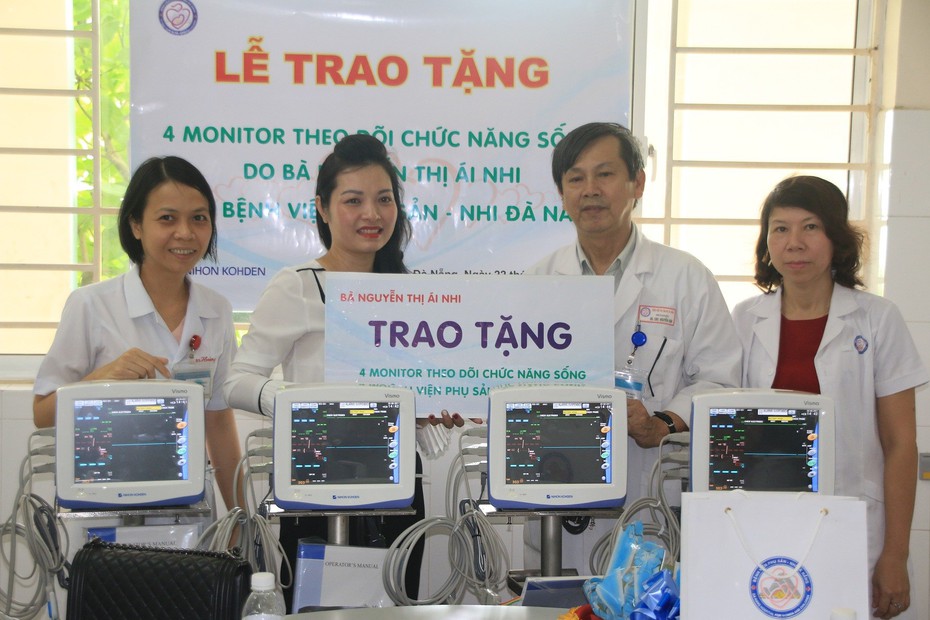 Đà Nẵng: Bệnh viện tiếp nhận tài trợ 5 máy theo dõi chức năng sống