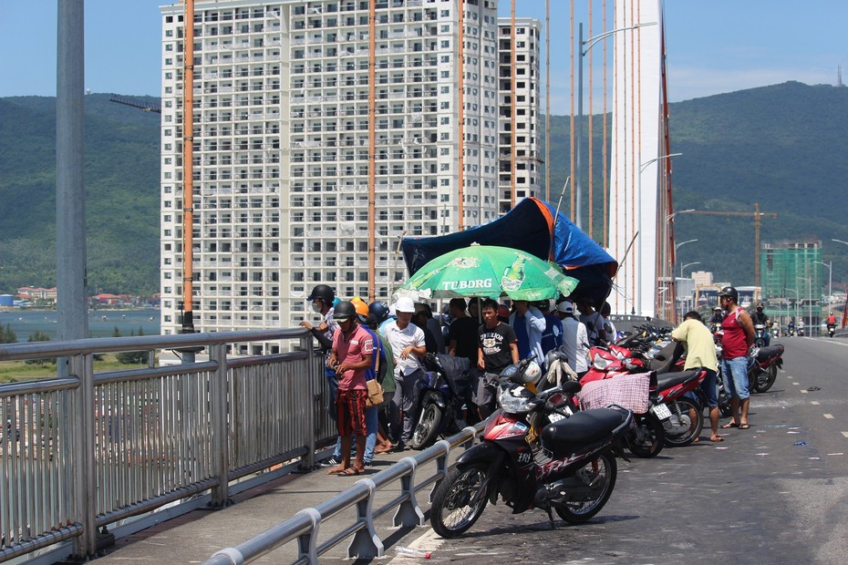 Đà Nẵng: Một thanh niên bất ngờ gieo mình tự vẫn ở cầu Thuận Phước