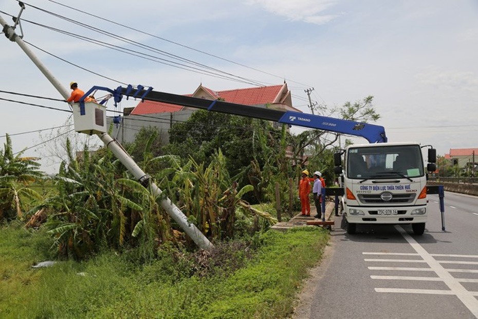 Ngành điện tập trung nhân lực về Quảng Bình hỗ trợ sau bão