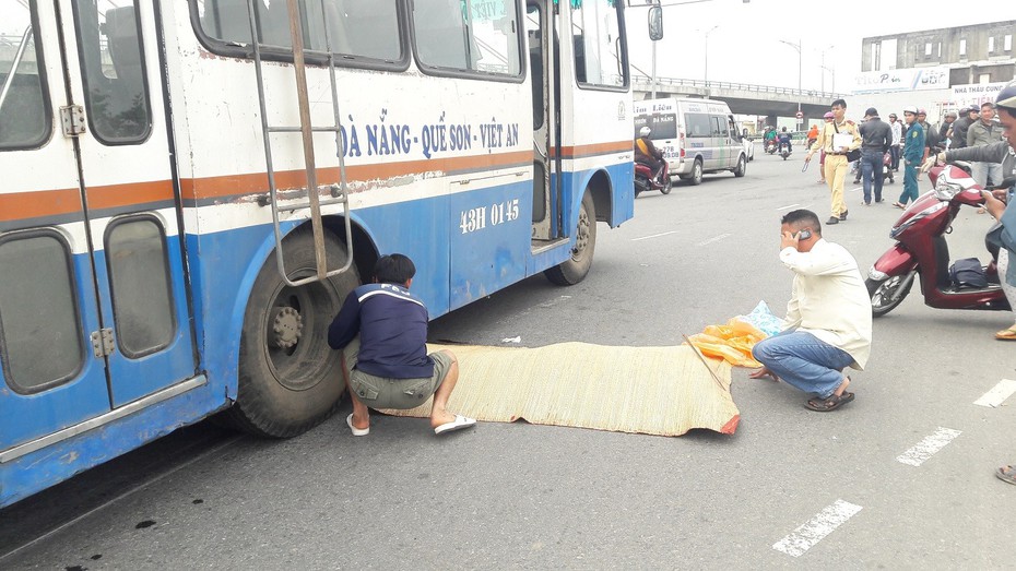 Đà Nẵng: Một người đàn ông chết thảm dưới bánh xe khách