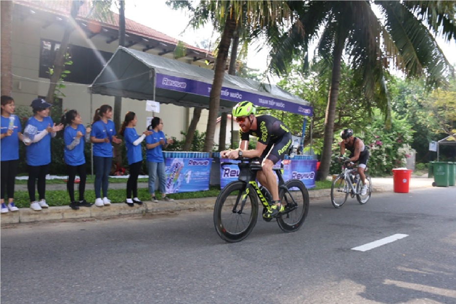 VNG Ironman 70.3: Hơn 1.600 VĐV tranh tài giữa cái nắng như “đổ lửa” tại Đà Nẵng