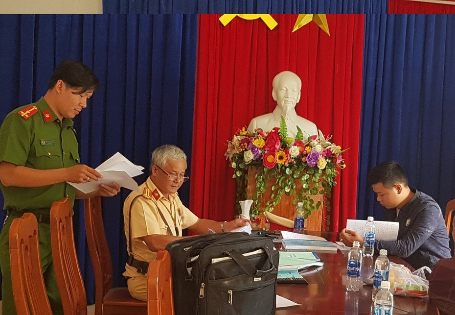 Bắt con nghiện trộm xe ô tô khách trên đường tẩu thoát