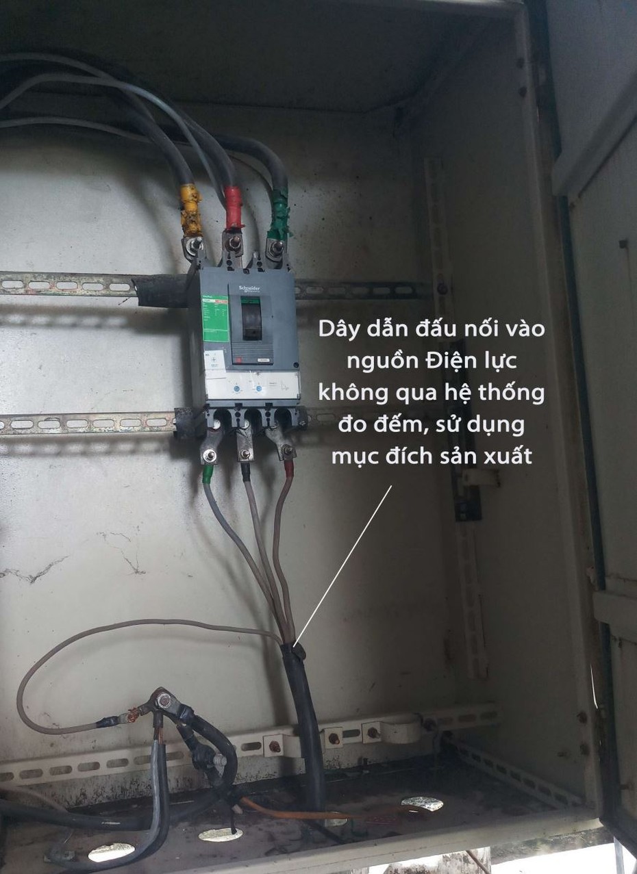 "Bắt tay" câu trộm điện, hai người hàng xóm nhận "án" hơn 100 triệu đồng