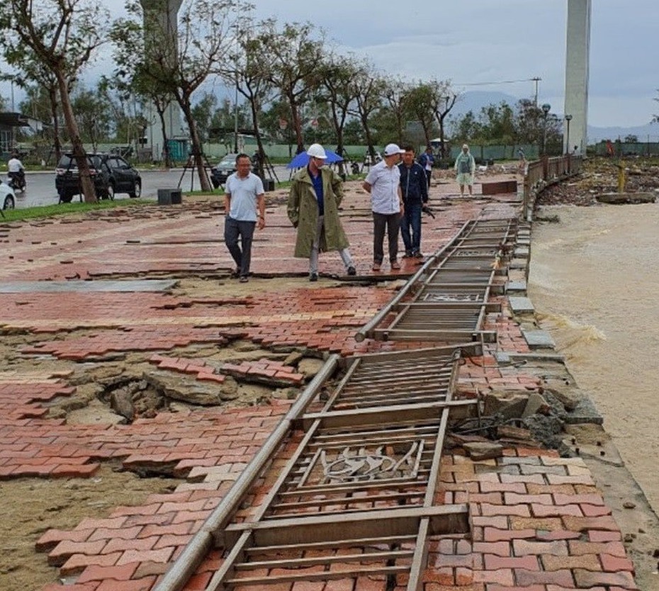 Chùm ảnh: Đà Nẵng khắc phục hậu quả bão số Vamco