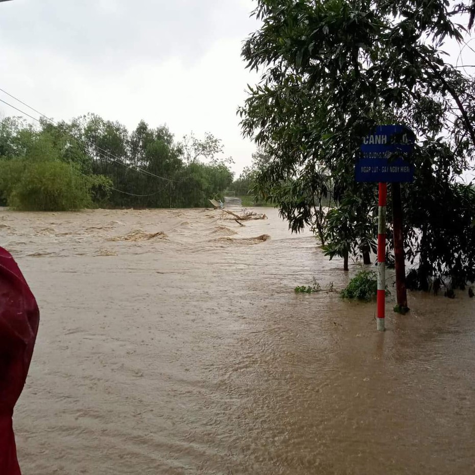 Chùm ảnh: Tp.Đà Nẵng ngập lụt cục bộ sau một đêm mưa