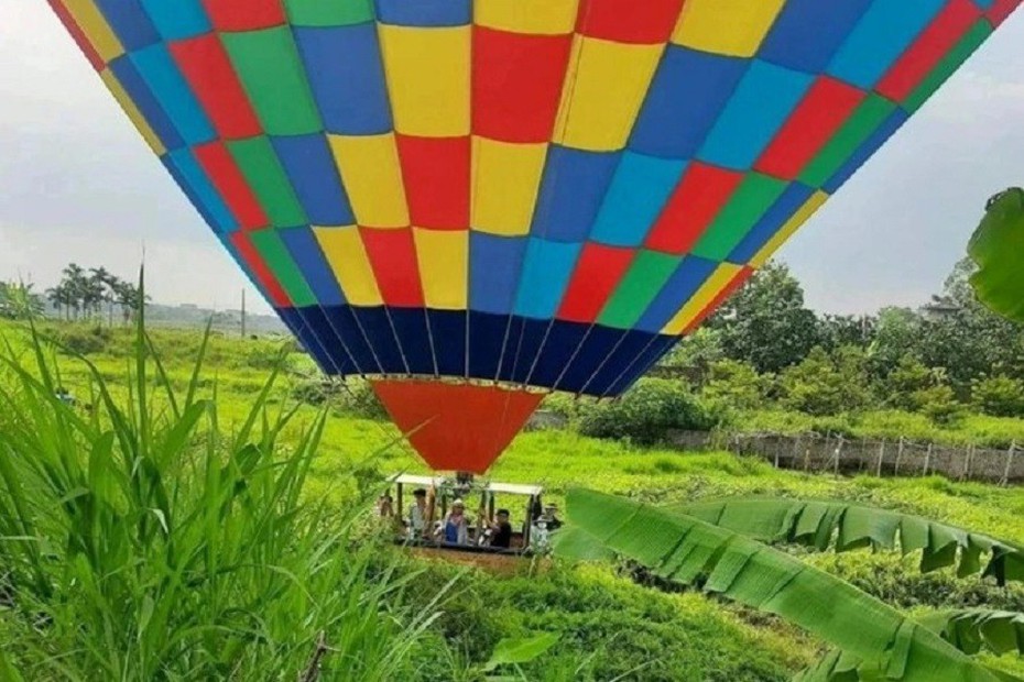 Không có thương vong vụ khinh khí cầu chở 9 người hạ cánh khẩn cấp