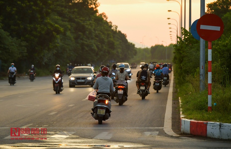 Giao thông hỗn loạn, dân bất chấp đi ngược chiều, vì đâu?