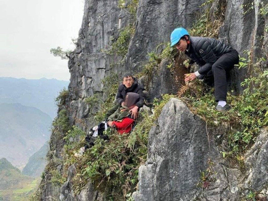 Phượt thủ đi ngắm tuyết rơi từ mỏm đá ở Hà Giang kể phút chạm mặt "tử thần"