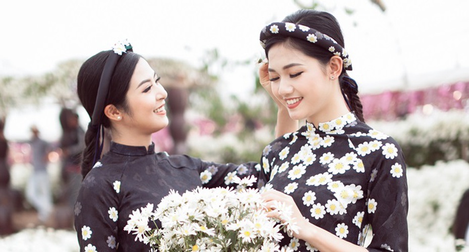 Hoa hậu Ngọc Hân, Á hậu Thanh Tú khoe sắc với cúc họa mi