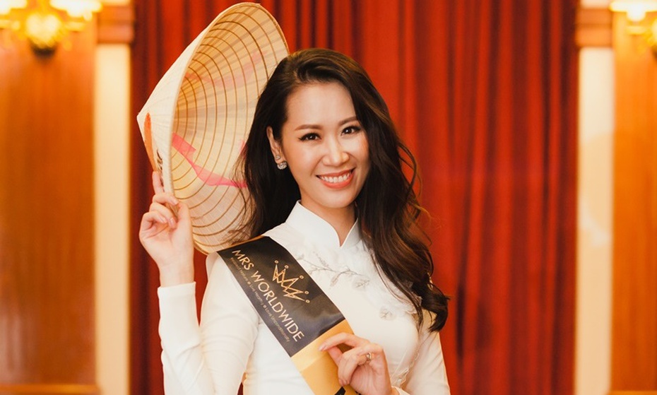 Dương Thùy Linh tự tin tại “đấu trường” Mrs Worldwide 2018