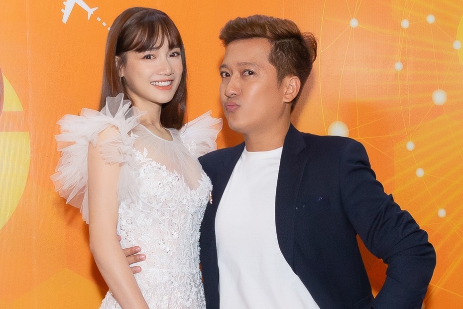 Nhã Phương khoe nhan sắc rạng ngời bên Trường Giang