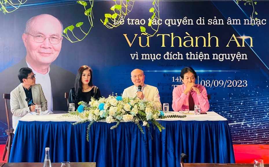 Nhạc sĩ Vũ Thành An trao tác quyền gia tài âm nhạc cho học trò để làm thiện nguyện