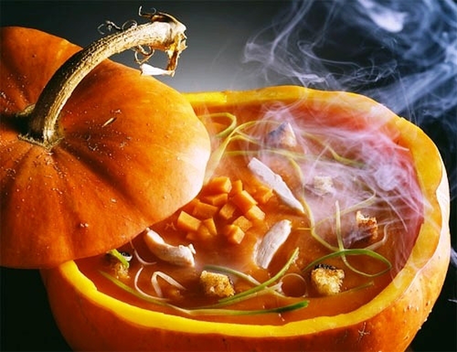 Tuyệt chiêu làm súp bí đỏ đầu lâu cho ngày Halloween thêm thú vị