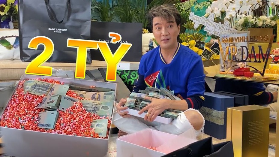 Đàm Vĩnh Hưng nói gì khi nhận được quà là tiền mặt trị giá hàng tỷ đồng?